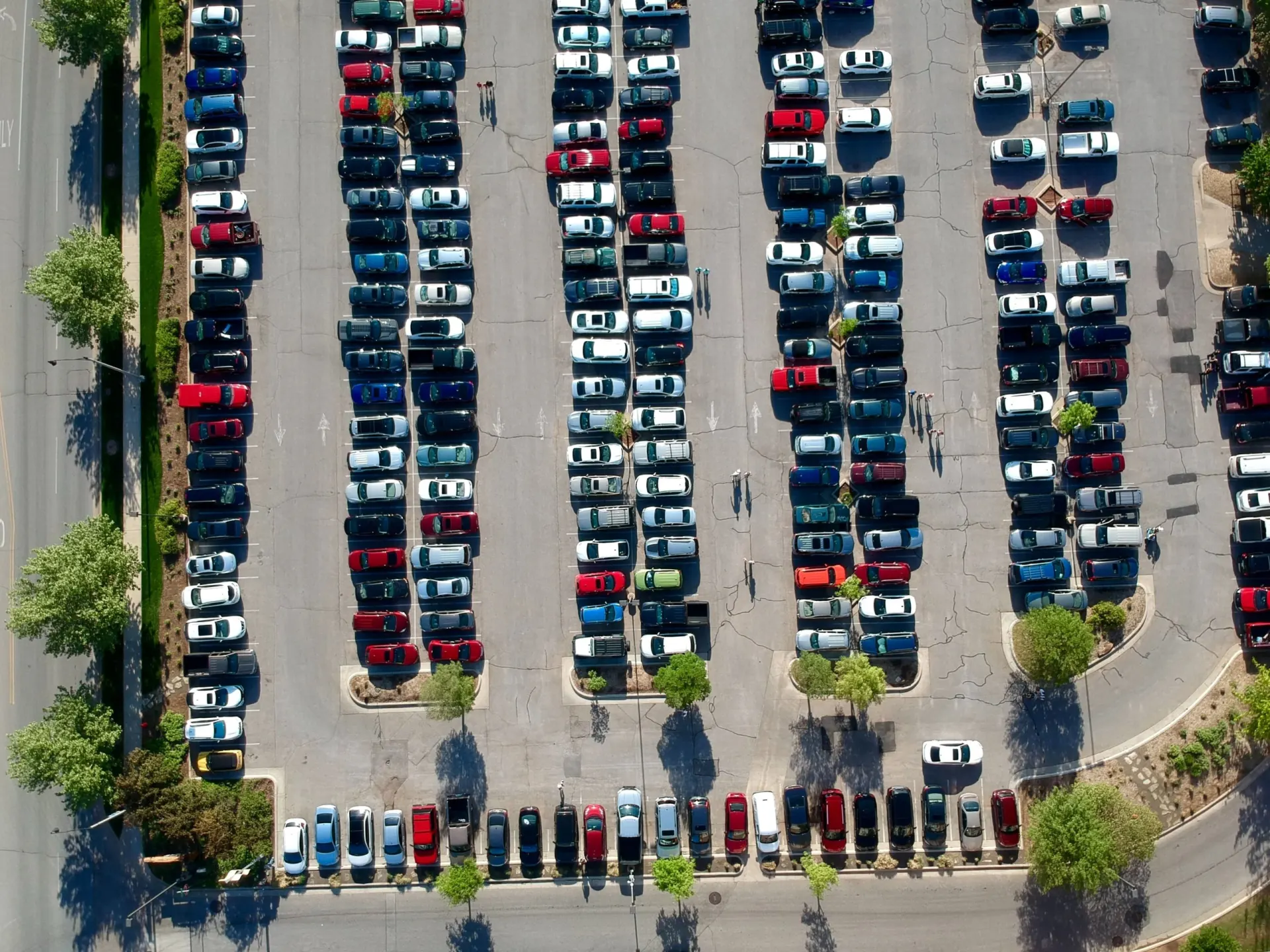 Vue aérienne d'un parking extérieur